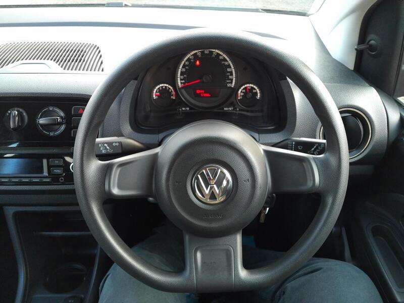 VOLKSWAGEN UP 1.0 Take up! 2014